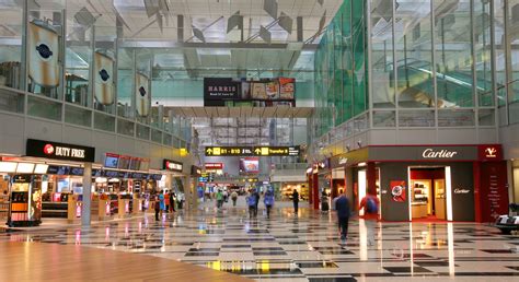 Changi Airport terminal 2 shops